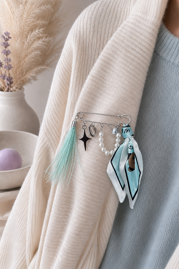 BROCHE "FOULARD BLEU"