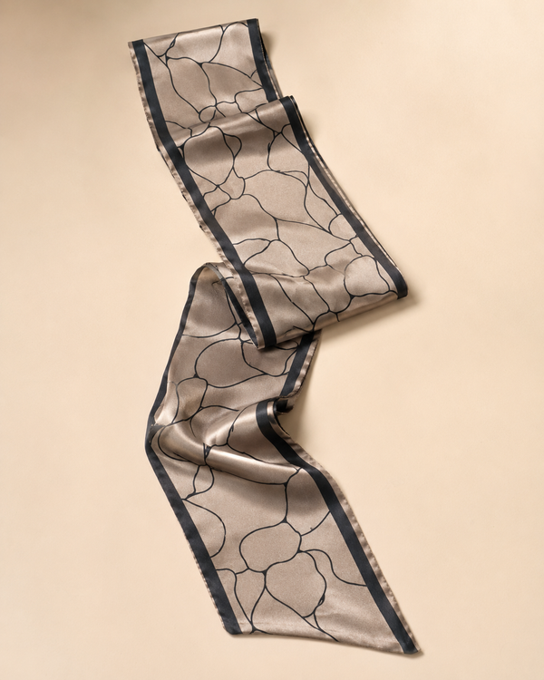 FOULARD LONG "BRUN A MOTIFS NOIRS"